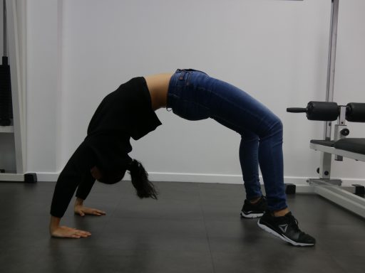 La roue, mouvement de yoga stretching