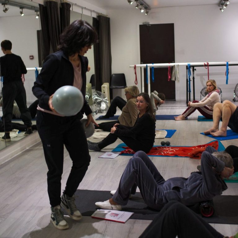 Atelier posture et douleurs avec étirements et automassages
