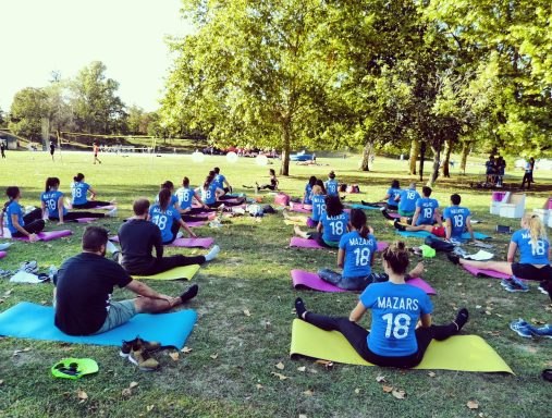 Cours de stretching lors d'un séminaire sportif en entreprise