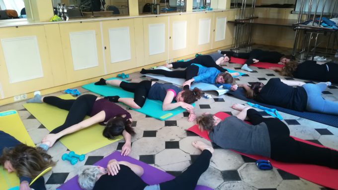 Cours de stretching en entreprise