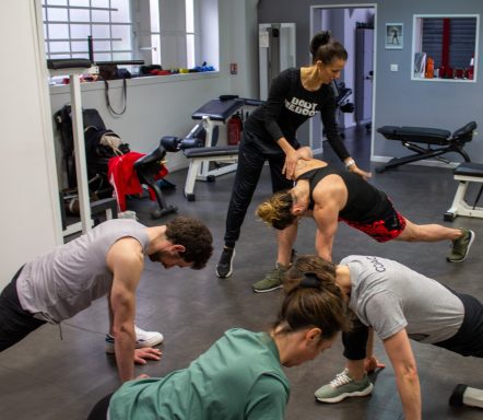 Coaching privé en petit groupe avec corrections posturales