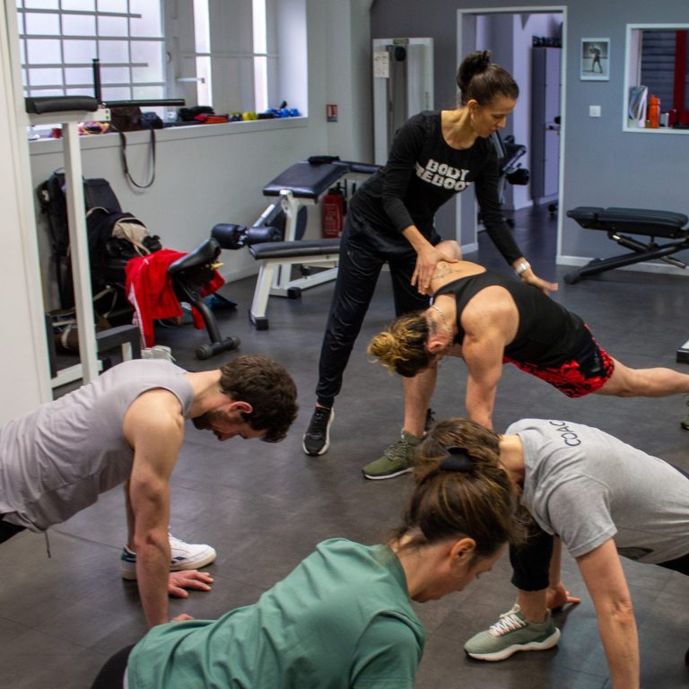 Cours privés en petits groupes avec corrections posturales