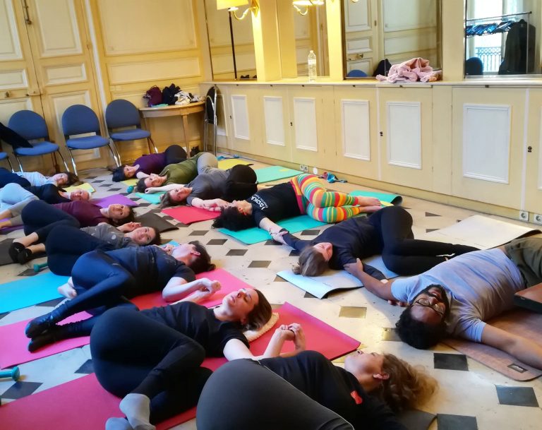 Cours de gym douce et stretching en entreprise pour les salariés